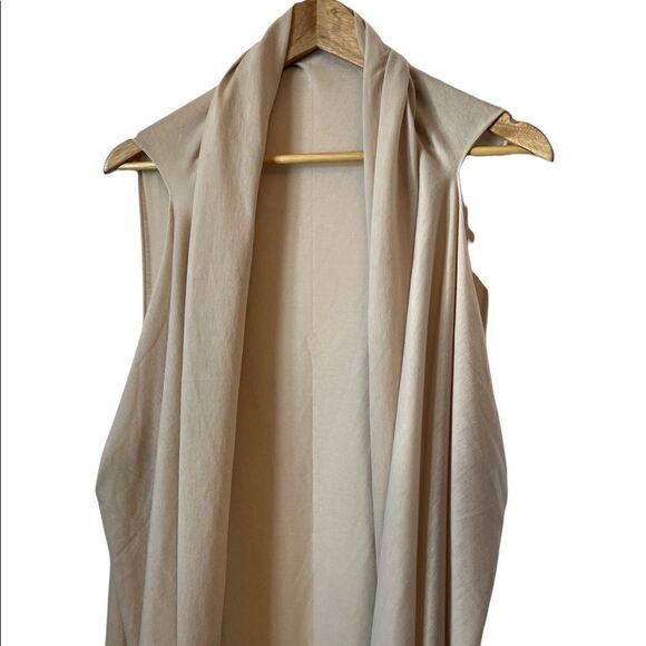 Tan Lightweight Sleeveless Asymmetric Loose Fit Vest O/S - Picture 2 of 6